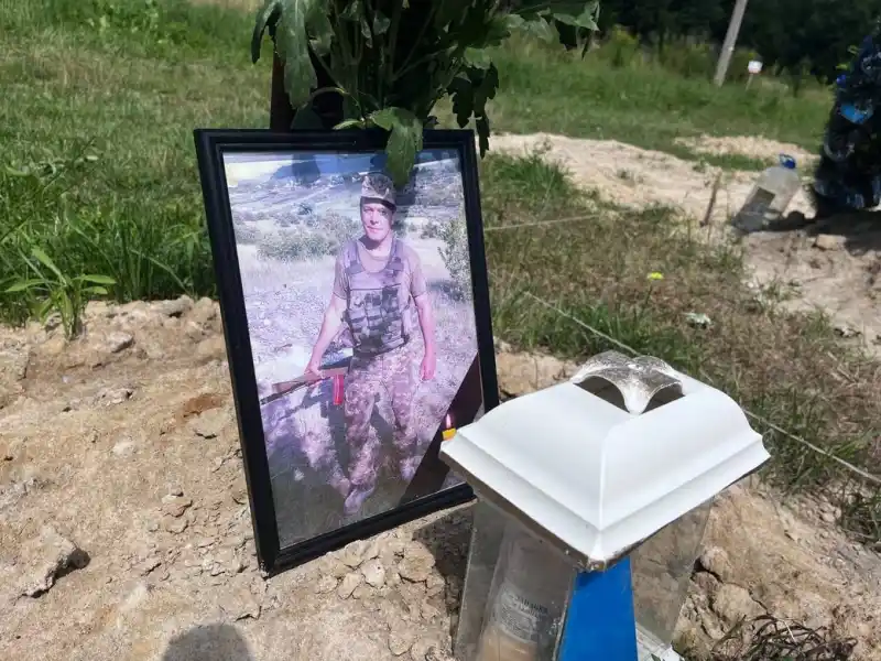 Суперечка за місце спочинку: у Ківерцях відмовили доньці військового у перепохованні на Алеї Слави